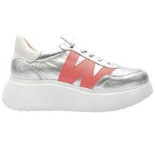 Load image into Gallery viewer, Wonders silver /coral Trainers A3625