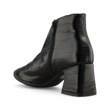 Load image into Gallery viewer, Wonders Black Boots I-9013