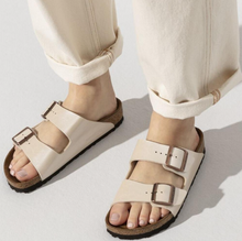 Load image into Gallery viewer, Birkenstock Pearl white sandals 1009921