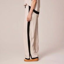 Load image into Gallery viewer, Deck by Decollage Beige Trousers 12660
