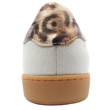 Load image into Gallery viewer, Wonders Beige Trainers AP-2001
