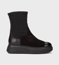 Load image into Gallery viewer, Wonders Black Wedge Boots A-5207

