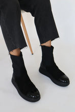 Load image into Gallery viewer, Wonders Black Wedge Boots A-5207
