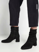 Load image into Gallery viewer, Tamaris black boots 8-85301-47 001
