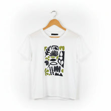 Load image into Gallery viewer, Peruzzi Print Front T-Shirt White S26410
