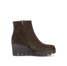 Load image into Gallery viewer, Gabor Brown Suede Boot 8045.01.006
