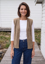 Load image into Gallery viewer, Cecil Open Feather Mocha Top 254195
