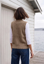 Load image into Gallery viewer, Cecil Open Feather Mocha Top 254195
