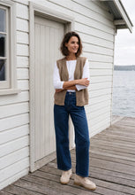 Load image into Gallery viewer, Cecil Open Feather Mocha Top 254195
