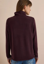 Load image into Gallery viewer, Cecil Berry Red Sweatshirt 325864.
