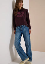 Load image into Gallery viewer, Cecil Berry Red Sweatshirt 325864.
