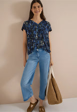 Load image into Gallery viewer, Cecil Navy Printed Top 346799
