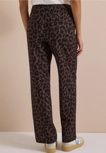 Load image into Gallery viewer, Cecil Leopard Print Trousers 380946
