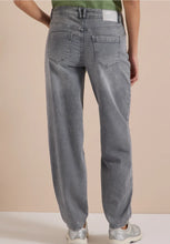 Load image into Gallery viewer, Cecil Barrel Leg Jeans 381506
