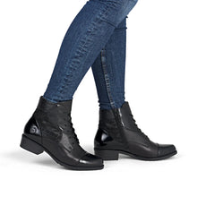 Load image into Gallery viewer, Remonte Black Ankle Boot D6882-00
