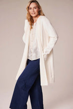 Load image into Gallery viewer, Deck By Decollage Long Cream Knitted Cardigan 6019
