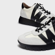 Load image into Gallery viewer, Wonders Black and White Sneakers A-2476
