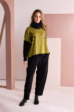 Load image into Gallery viewer, Naya Avacado/Black Placement Front Top
