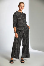 Load image into Gallery viewer, Peruzzi Broken Stripe Crop Trousers S25506
