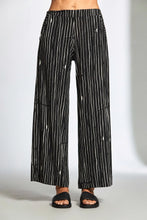 Load image into Gallery viewer, Peruzzi Broken Stripe Crop Trousers S25506
