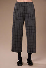 Load image into Gallery viewer, Peruzzi Grid Print Trousers W2610
