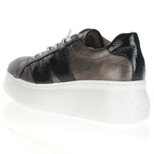 Load image into Gallery viewer, Wonder Ladies Platform Trainers A-2660 Black/Metallic Bronze
