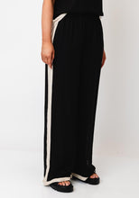 Load image into Gallery viewer, Deck by Decollage Black Trousers 12660

