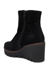 Load image into Gallery viewer, Gabor Black Wedged Boot 54.780.17
