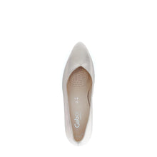 Load image into Gallery viewer, Gabor Gold Pump 82.152.82
