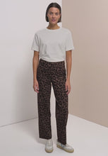 Load and play video in Gallery viewer, Cecil Leopard Print Trousers 380946
