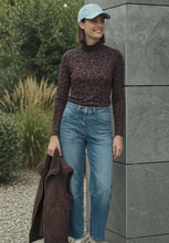 Load and play video in Gallery viewer, Cecil Long Sleeved Turtleneck 326209
