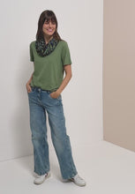 Load and play video in Gallery viewer, Cecil Leopard Print Loop Scarf 573237
