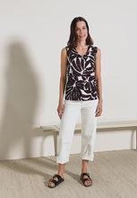 Load and play video in Gallery viewer, Cecil Sleeveless Top 323700
