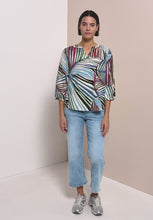 Load and play video in Gallery viewer, Cecil seersucker blouse 346626
