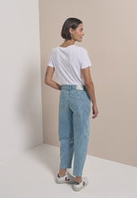 Load and play video in Gallery viewer, Cecil Scarlett barrel jeans 381335
