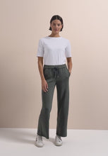 Load and play video in Gallery viewer, Cecil Olive Wide-Leg Trousers 381391
