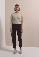 Load and play video in Gallery viewer, Cecil Wine Barrel Leg Jeans 381490
