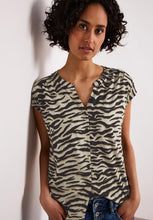 Load image into Gallery viewer, Street one shirt 325084
