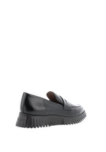 Load image into Gallery viewer, Wonders Black Patent Loafer A-4402
